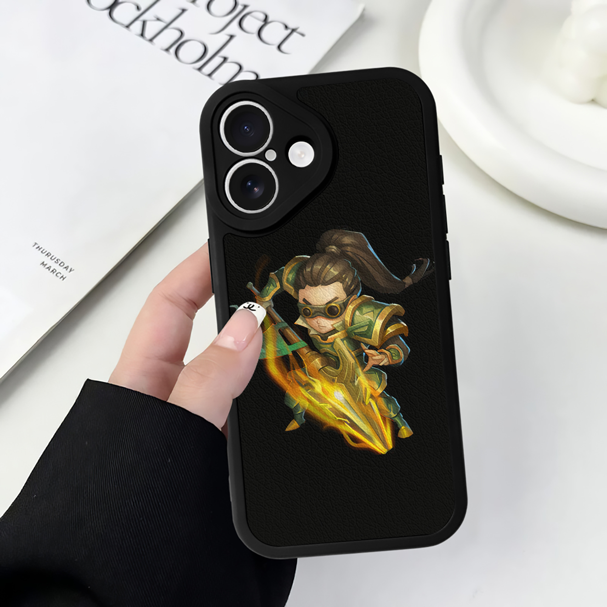 リーグ・オブ・レジェンド League of Legends LOL 【iPhone 16シリーズ対応】シリコンスマホケース（レザー調） 材質：シリコン